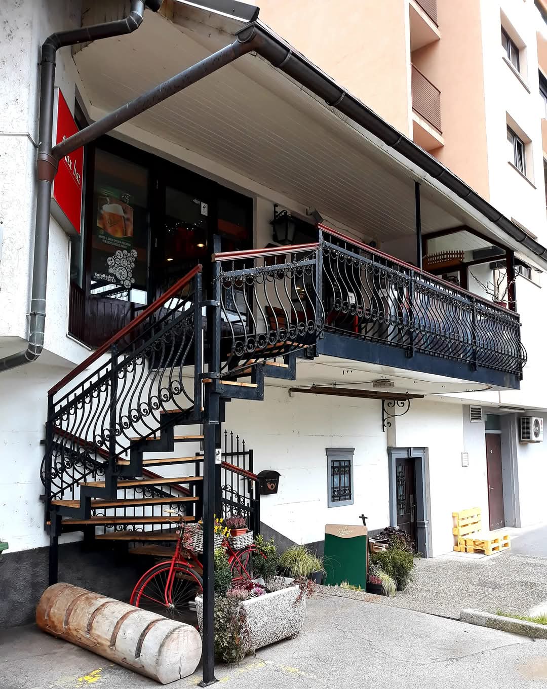MAX bar Jesenice